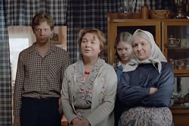 Тематическое фото кадр из фильма &quotЛюбовь и голуби&quot (12+)