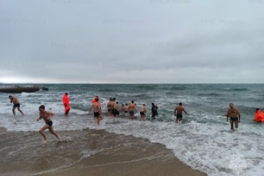 Холодная вода не испугала верующих МЧС Крыма