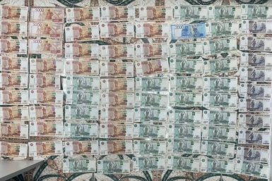 При обысках у подозреваемых нашли деньги Следком Крыма и Севастополя