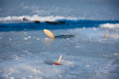 Рыболовам назвали главные правила зимней рыбалки