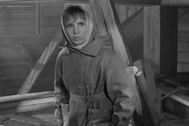 Ищите женщину: вспомните 7/7 фактов о героинях советского кино? - ТЕСТ Кадр из фильма &quotДевчата&quot (6+)