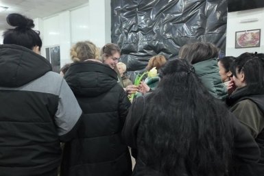 Медикам привезли подарки Народный фронт Крыма