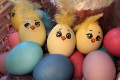 Магазинную краску для яиц не беру: бабушкины методы ничуть не хуже и 100% безопасны Марина  Кудрявцева, ИА UssurMedia