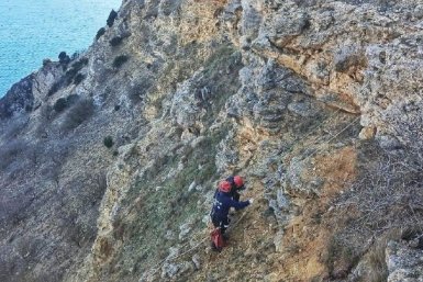 Девушку сняли со скалы Правительство Севастополя