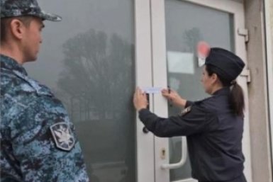 Двери в клинику опечатали ГУФССП по Крыму и Севастополю