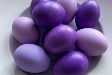 Мои пасхальные яйца хоть на выставку - крашу 1 овощем и 1 специей Создано с помощью ИИ