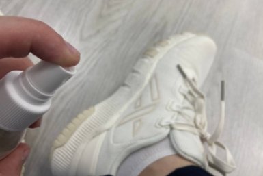 Даже дешевая обувь не пропускает воду - беру 1 средство из косметички ИА SevastopolMedia