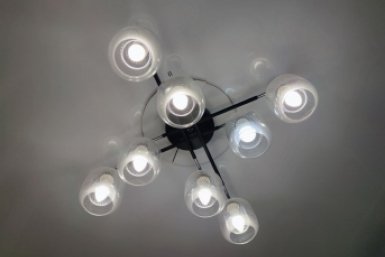 Кто из россиян будет меньше платить за свет и мусор - отвечает эксперт ИА Stavropol.Media