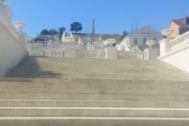 В Крыму будут судить подрядчика за ущерб при ремонте Митридатской лестницы