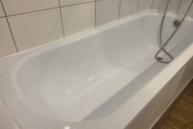 Смешала 3 ингредиента – ванна и унитаз сияют чистотой: эффективнее дорогой химии