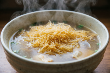 Обжариваю вермишель 3 минуты перед варкой — и суп прозрачный, как слеза: 6 правил против разваривания