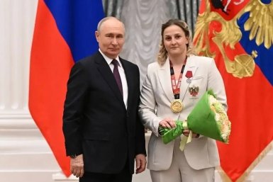 Владимир Путин вручил награду спортсменке из Севастополя Елене Гапешиной