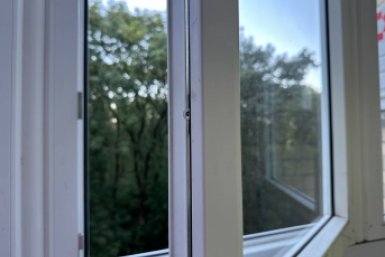 Протираю окна чайным пакетиком - и капли дождя больше не оставляют следов: зеркальный блеск на весь сезон