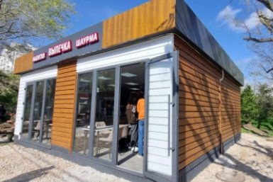 В Севастополе в Бухте Казачьей установили очередной павильон в новом стиле