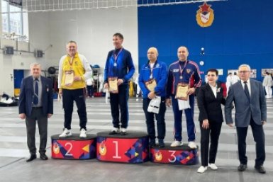 Севастополец завоевал бронзу на чемпионате России по фехтованию среди ветеранов