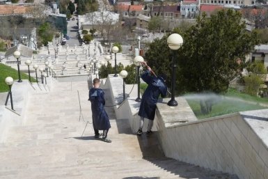 В Кечи начали очистку Митридатских лестниц