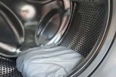 2 ложки с горкой – и вещи белые как облако: за 15 минут без отбеливателя