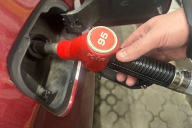 Как простой обман заправочного пистолета на АЗС зальет полный бак бензина