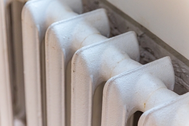 Батареи жарят? Как быстро охладить квартиру – 5 безотказных способов