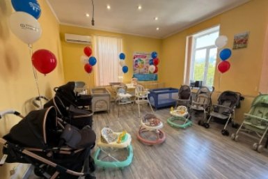 В Ялте окрыли первый в Крыму бесплатный пункт проката вещей для новорожденных