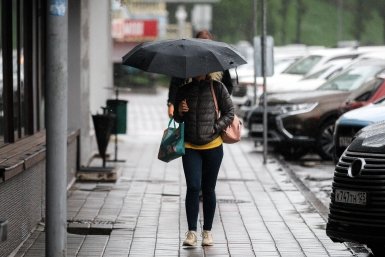 В Крыму продолжаются ветер и дождь, жителям советуют быть осторожными
