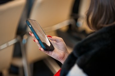 В Москве и Петербурге перестал работать мобильный интернет — даже "белые списки"