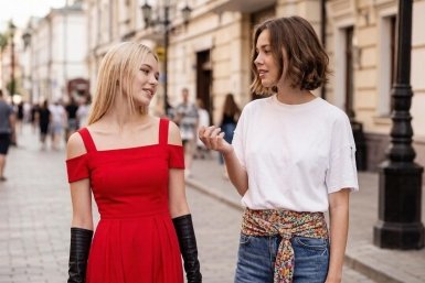Платок, брошь и перчатки: дизайнер из Крыма рассказала о модных трендах