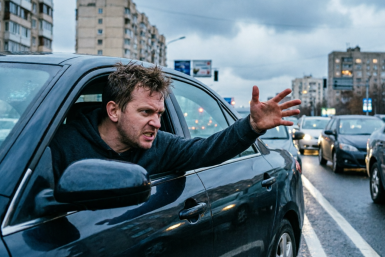 3 простых шага — от прилипал на трассе: что делать, если давят на "хвосте" и играют в "шашки"