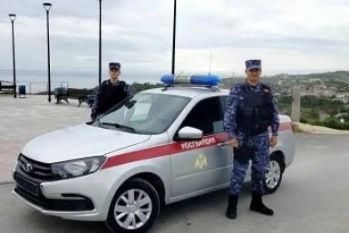 Разбившего чужую машину мужчину задержали росгвардейцы в Феодосии