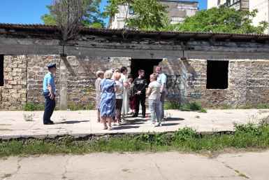Тараканы, крысы и пожары: жители Евпатории устали от соседства с заброшкой