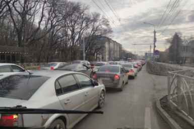 Не кондиционер и не открытые окна: эксперты назвали из-за чего расход топлива летом вырастает на 30%