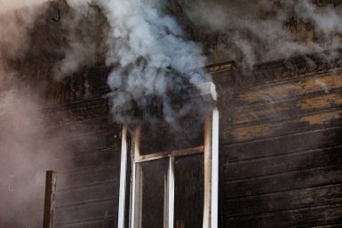 В Крыму из-за сварочных работ в машине от огня пострадали пять квартир