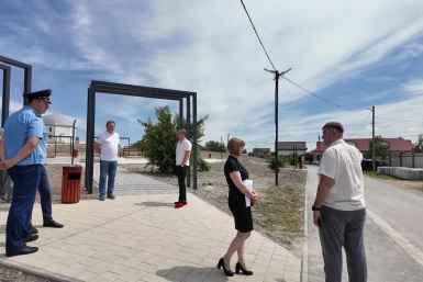 В Крыму проверили состояние нового сквера за 6 млн в Трехпрудном
