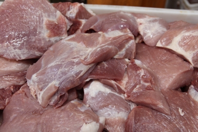 На рынке Симферополя выявили более 3,5 тысяч кг сомнительной продукции
