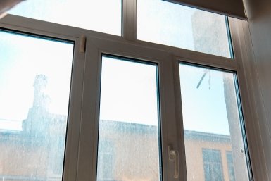 В Крыму прокуратура проводит проверку после падения из окна 2-летнего ребенка
