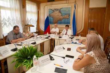 Избавиться от иностранщины: в Крыму обсудили защиту русского языка