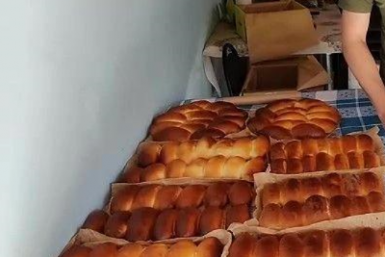 В Севастополе школьный повар испек за день 250 пирогов для бойцов