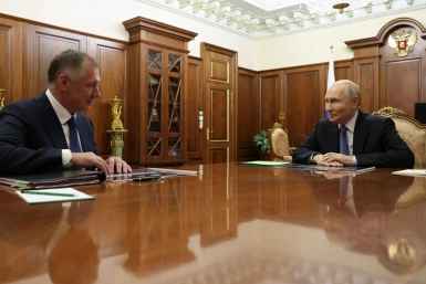 Путин потребовал своевременной передачи квартир дольщикам