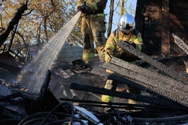 Пожар на полигоне ТБО тушат в Раздольненском районе Крыма