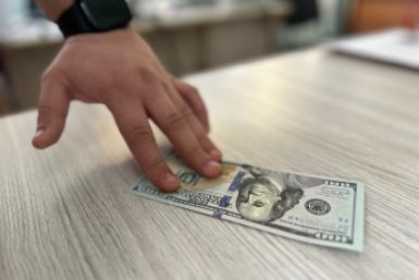 "Угадайте дно": эксперт разъяснил, успевать ли брать доллар по 80 рублей