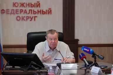 Повысить зарплату учителей в Крыму и других регионах призвал полпред президента