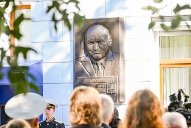 В Севастополе хотят установить бюст Юрия Лужкова и создать сквер в его честь