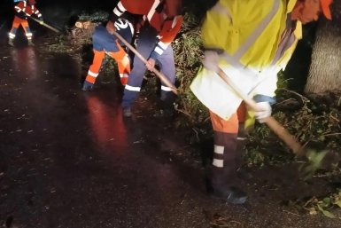 В Севастополе вторые сутки бушует непогода, поступили 324 обращения от жителей