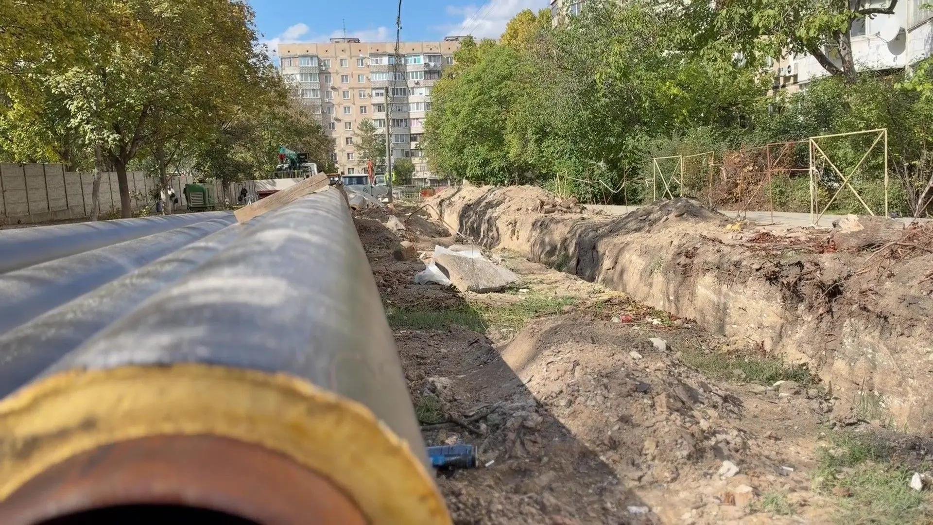 В Симферополе после обращений жителей ремонтируют теплотрассу