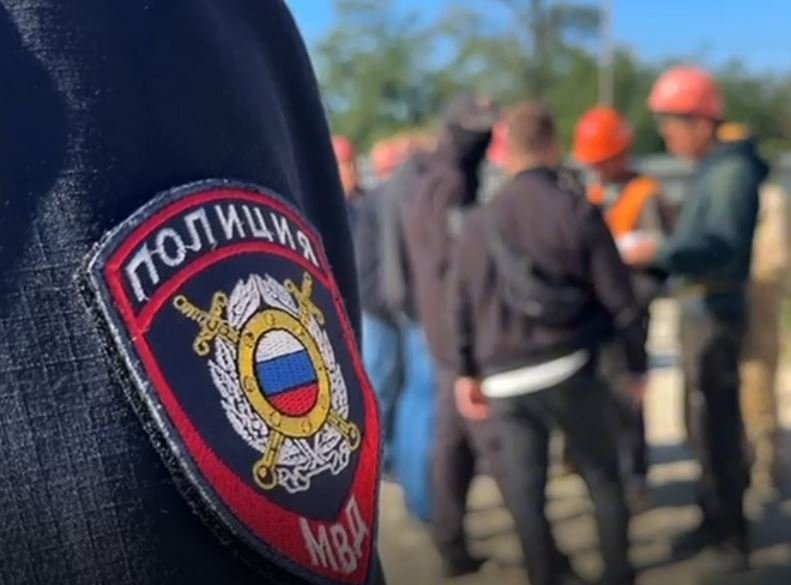 В Севастополе на стройке выявили троих мигрантов-нарушителей
