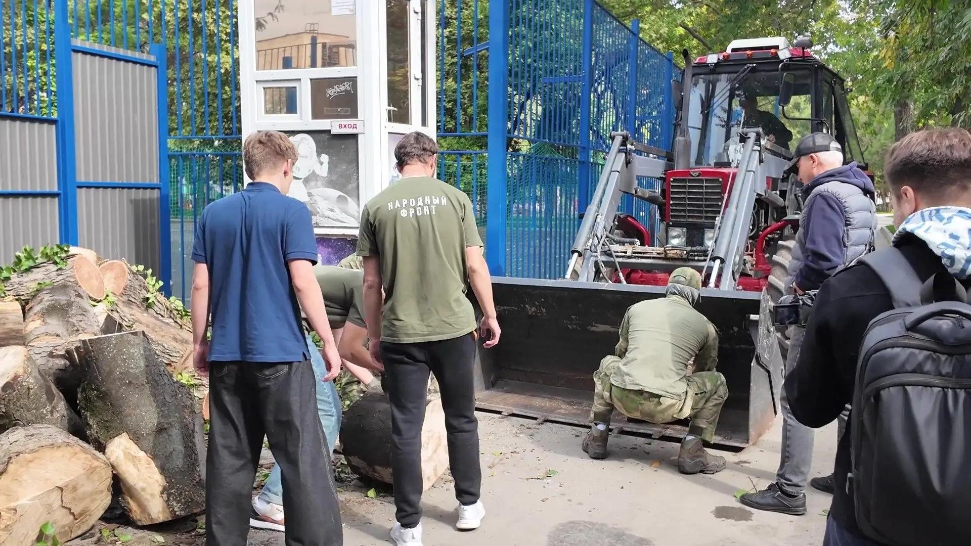 Несколько новых партий дров отправили из Крыма на передовую