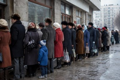 Как стояли в очереди в СССР Сгенерировано ИИ
