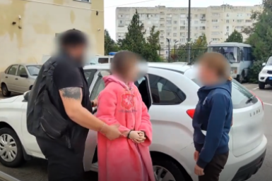 Девушка из Санкт-Петербурга, обманутая аферистами, обокрала дом в Севастополе