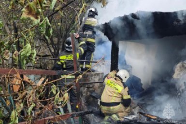 В Ялте загорелся частный дом, огонь локализовали на 100 кв. метрах