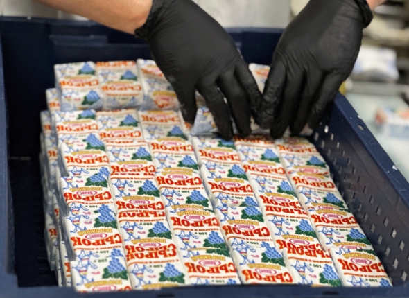 С чего начинается день в производственном цехе молочного завода "Магаданский"